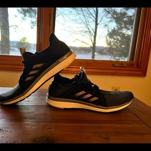 Adidas Bounce tennis shoe